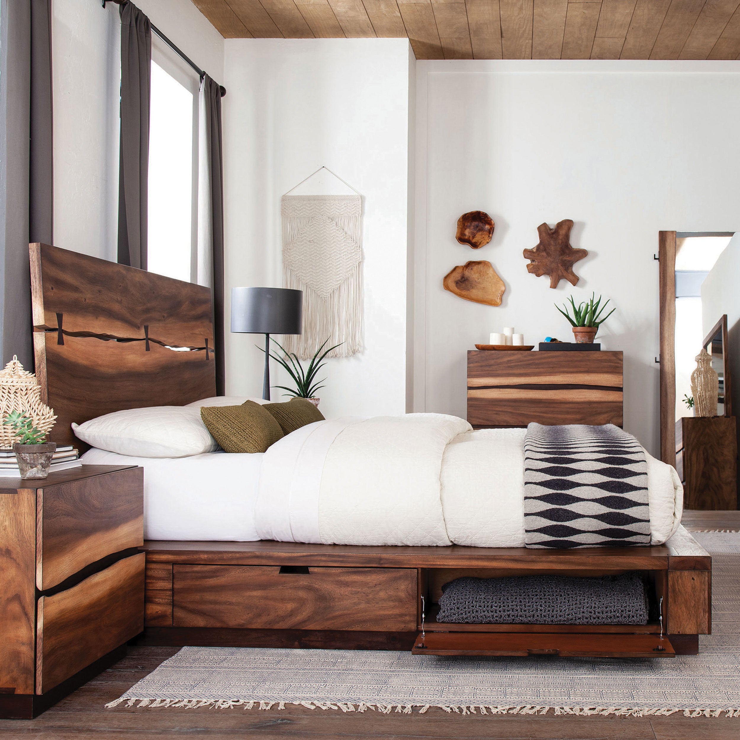 Garza Furniture Winslow Panel Platform Storage Bed - Thumbnail 5