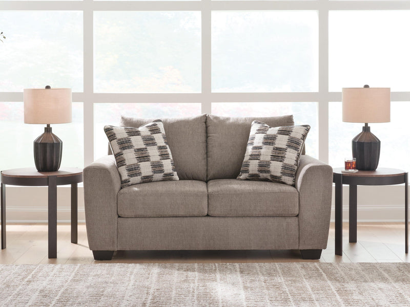 Loreo Loveseat